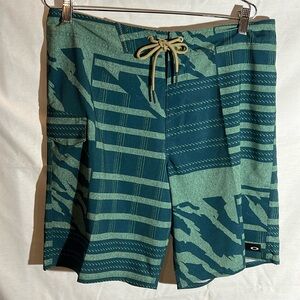 NWT Oakley Boardshorts